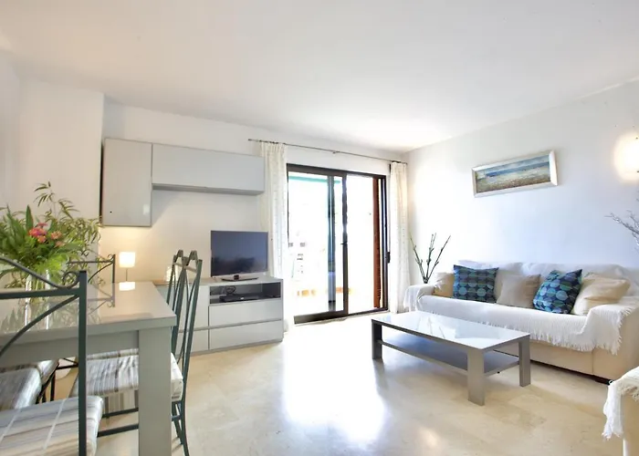 Apartamento Primera Linea Urb Playa Grande Hotel *
