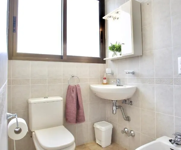 Apartamento Primera Linea Urb Playa Grande Hotel *